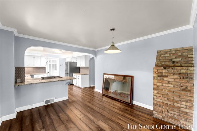 15008 Lakeshore Drive, Grand Haven, MI 49417