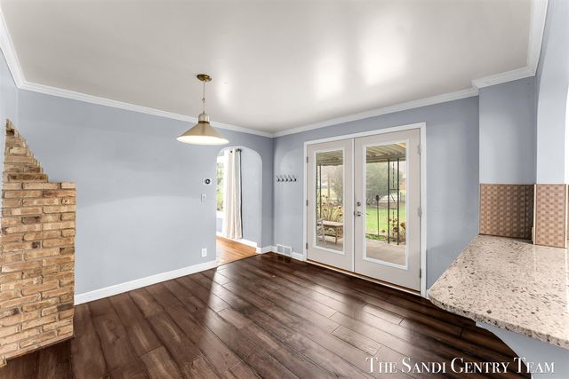 15008 Lakeshore Drive, Grand Haven, MI 49417