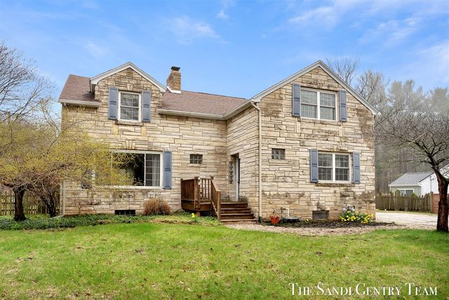 15008 Lakeshore Drive, Grand Haven, MI 49417