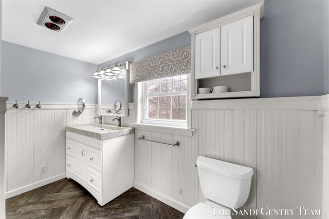 15008 Lakeshore Drive, Grand Haven, MI 49417