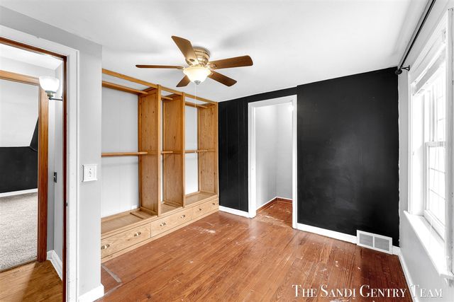 15008 Lakeshore Drive, Grand Haven, MI 49417