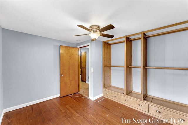 15008 Lakeshore Drive, Grand Haven, MI 49417