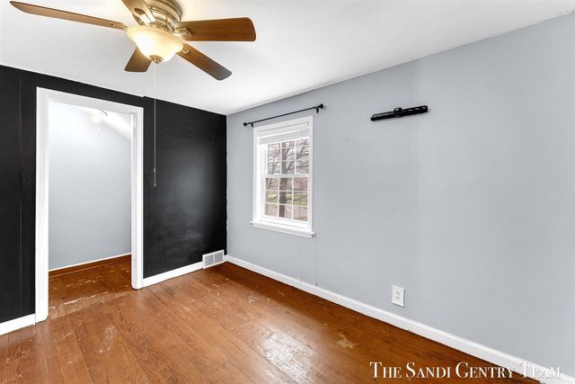 15008 Lakeshore Drive, Grand Haven, MI 49417