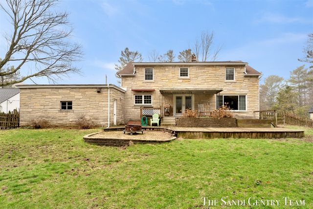 15008 Lakeshore Drive, Grand Haven, MI 49417