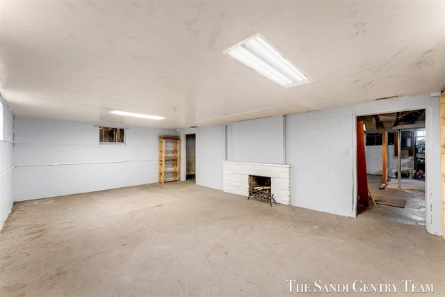 15008 Lakeshore Drive, Grand Haven, MI 49417