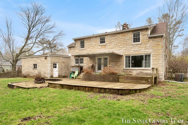 15008 Lakeshore Drive, Grand Haven, MI 49417