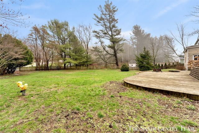 15008 Lakeshore Drive, Grand Haven, MI 49417