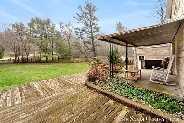 15008 Lakeshore Drive, Grand Haven, MI 49417