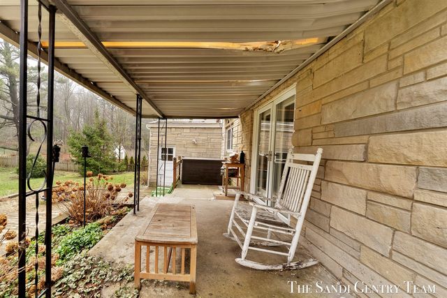 15008 Lakeshore Drive, Grand Haven, MI 49417