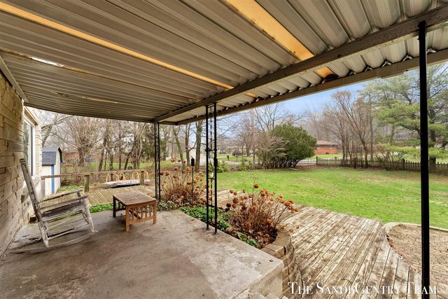 15008 Lakeshore Drive, Grand Haven, MI 49417