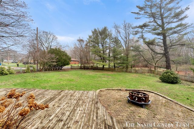 15008 Lakeshore Drive, Grand Haven, MI 49417