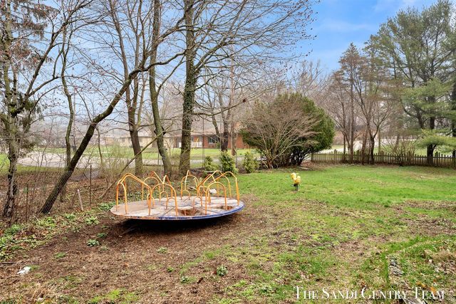 15008 Lakeshore Drive, Grand Haven, MI 49417