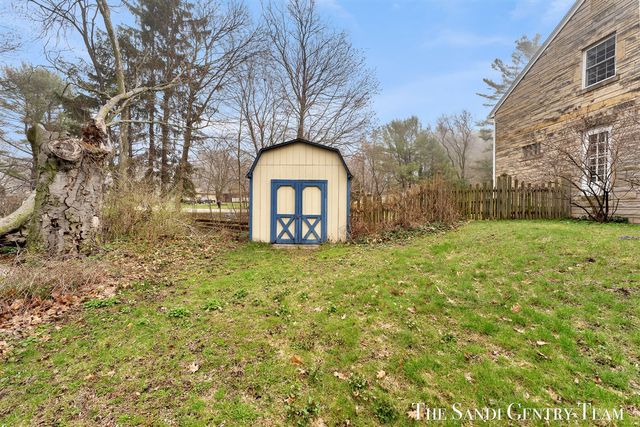 15008 Lakeshore Drive, Grand Haven, MI 49417