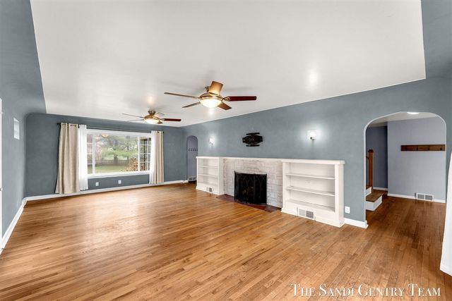 15008 Lakeshore Drive, Grand Haven, MI 49417