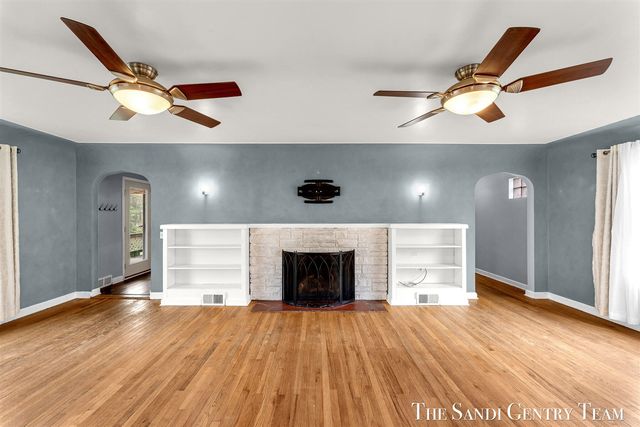 15008 Lakeshore Drive, Grand Haven, MI 49417