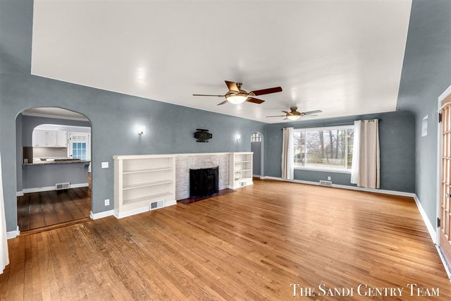 15008 Lakeshore Drive, Grand Haven, MI 49417