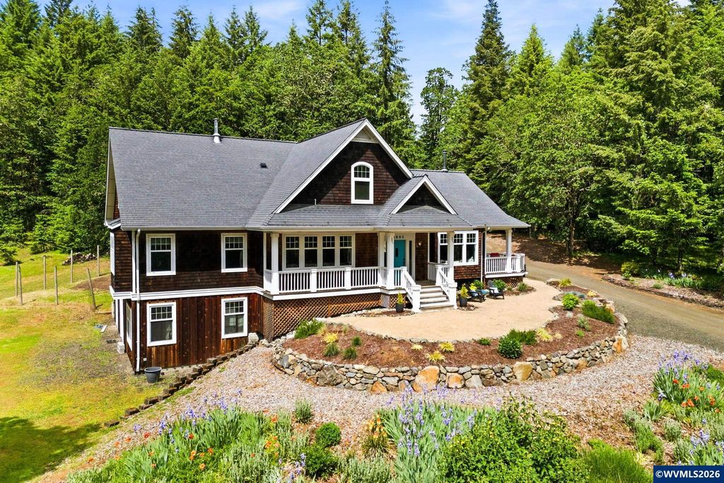 Image 1 of property listing at 3995 S Kings Valley Hwy, Dallas, OR 97338