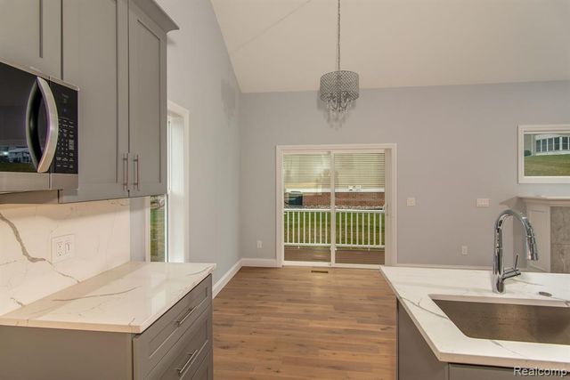 11306 Woodruff Lake, Brighton, MI 48116