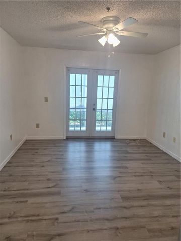 11910 SKYLAKE PLACE E, Temple Terrace, FL 33617