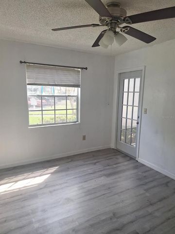 11910 SKYLAKE PLACE E, Temple Terrace, FL 33617