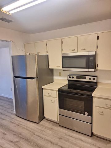 11910 SKYLAKE PLACE E, Temple Terrace, FL 33617