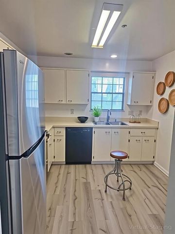 11910 SKYLAKE PLACE E, Temple Terrace, FL 33617