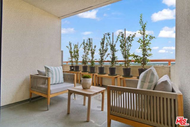 222 S Central Avenue 107, Los Angeles, CA 90012