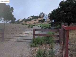 0 Redwood Rd, Oakland, CA 94619