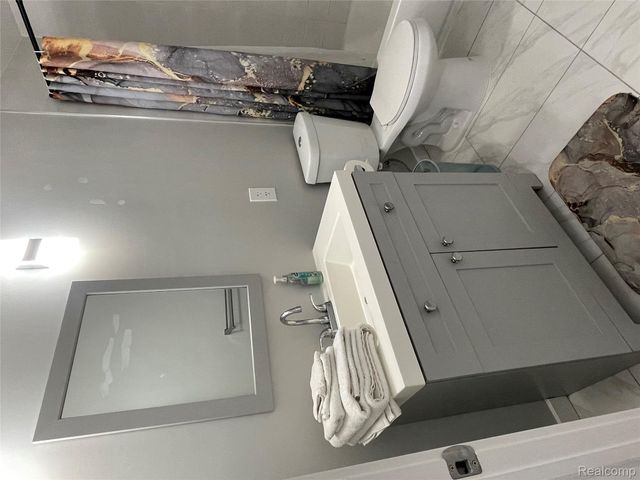 22148 Dante Street 211, Oak Park, MI 48237