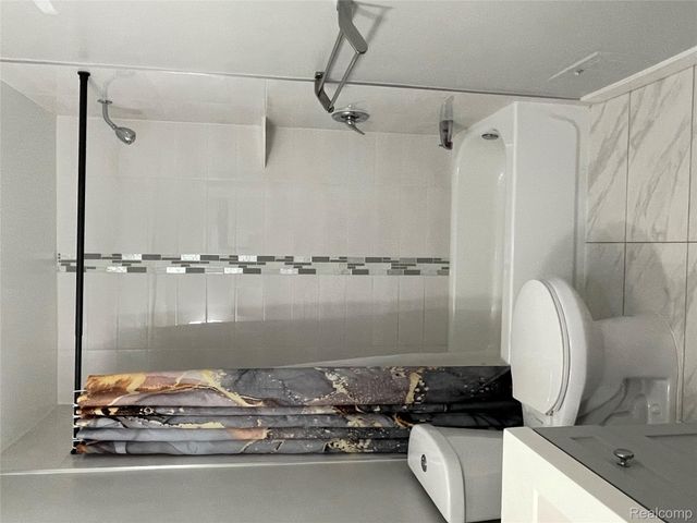 22148 Dante Street 211, Oak Park, MI 48237