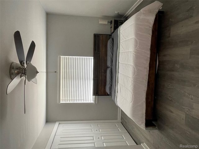 22148 Dante Street 211, Oak Park, MI 48237