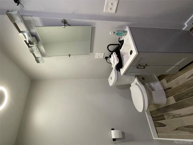 22148 Dante Street 211, Oak Park, MI 48237