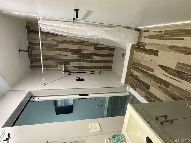 22148 Dante Street 211, Oak Park, MI 48237