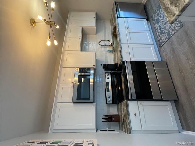 22148 Dante Street 211, Oak Park, MI 48237