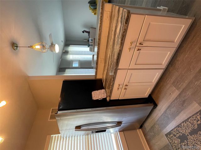 22148 Dante Street 211, Oak Park, MI 48237
