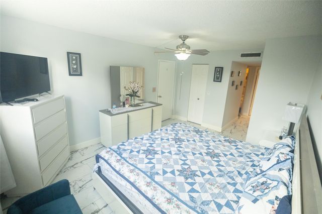 3140 Holiday Springs Boulevard 9-210, Margate, FL 33063
