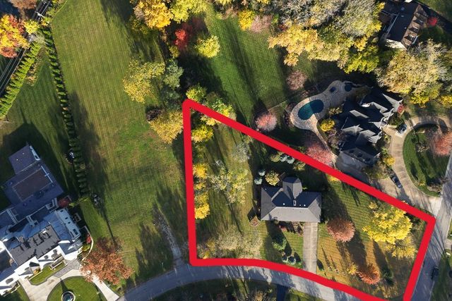 520 Ridgemoor Drive, Willowbrook, IL 60527