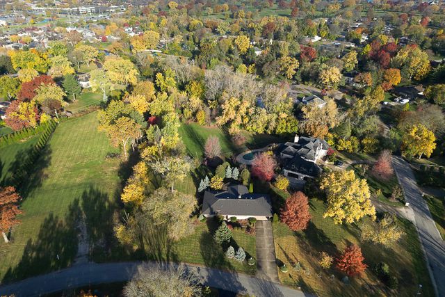 520 Ridgemoor Drive, Willowbrook, IL 60527