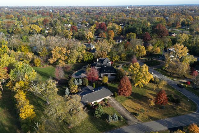 520 Ridgemoor Drive, Willowbrook, IL 60527