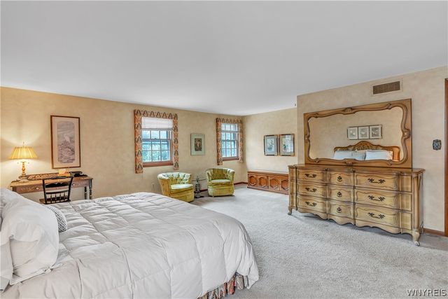 62 Heritage Road West, Amherst, NY 14221
