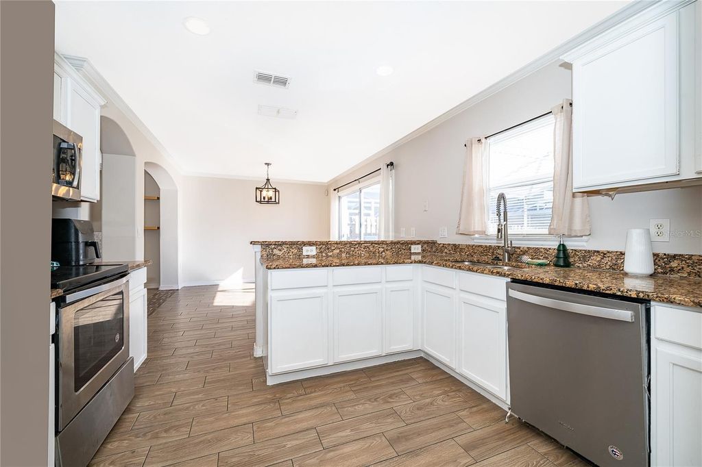 Image 12 of property listing at 1186 SANDESTIN WAY, Orlando, FL 32824