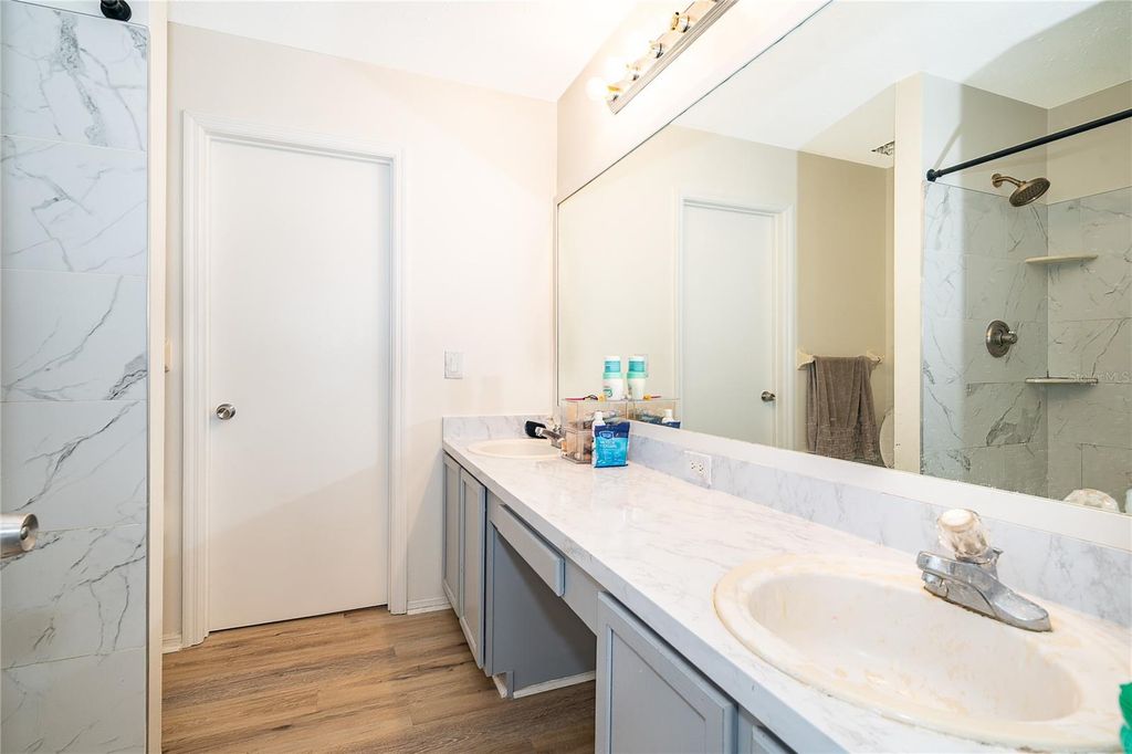 Image 18 of property listing at 1186 SANDESTIN WAY, Orlando, FL 32824