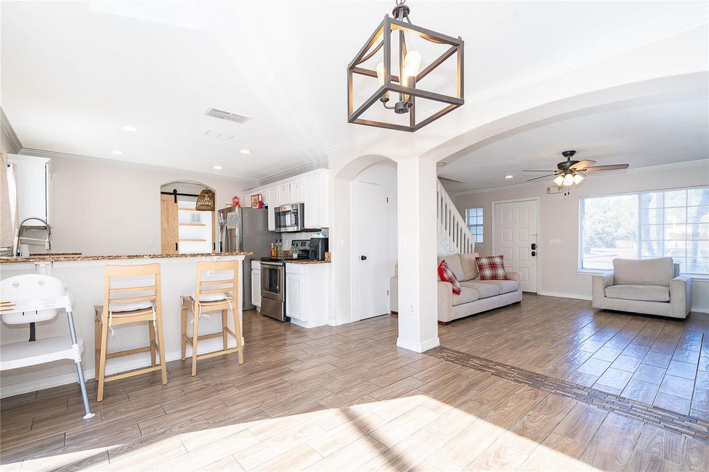 Image 9 of property listing at 1186 SANDESTIN WAY, Orlando, FL 32824