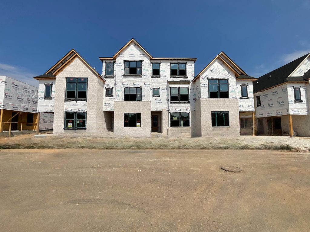 2072 Conductor Ln, Thompsons Station, TN 37179