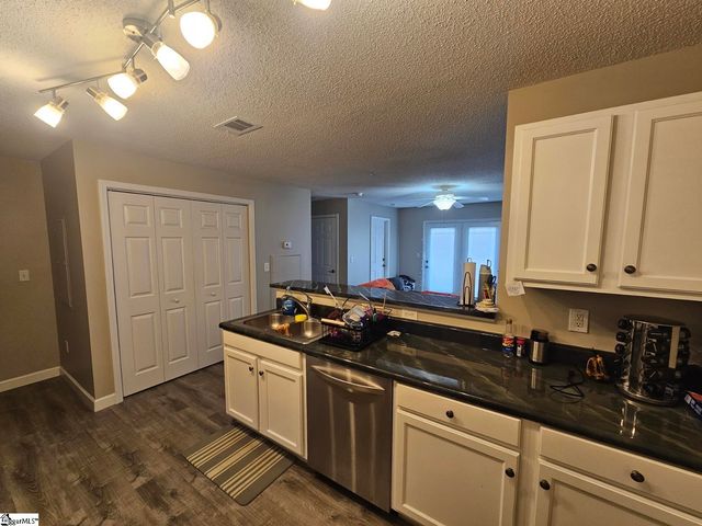 713 Harts Cove Way, Seneca, SC 29678
