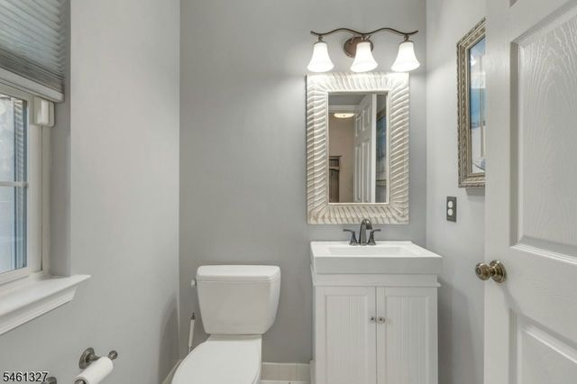 47 Mayflower Dr, Bernards Twp., NJ 07920