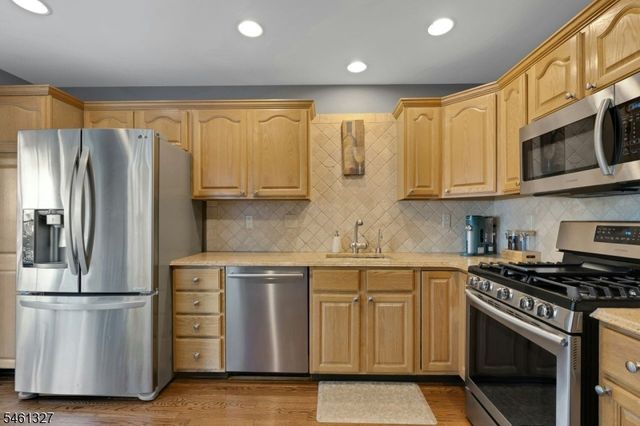47 Mayflower Dr, Bernards Twp., NJ 07920
