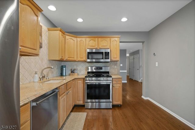 47 Mayflower Dr, Bernards Twp., NJ 07920