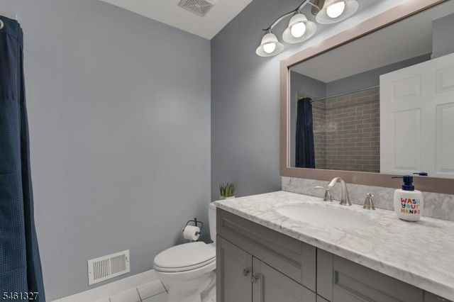 47 Mayflower Dr, Bernards Twp., NJ 07920