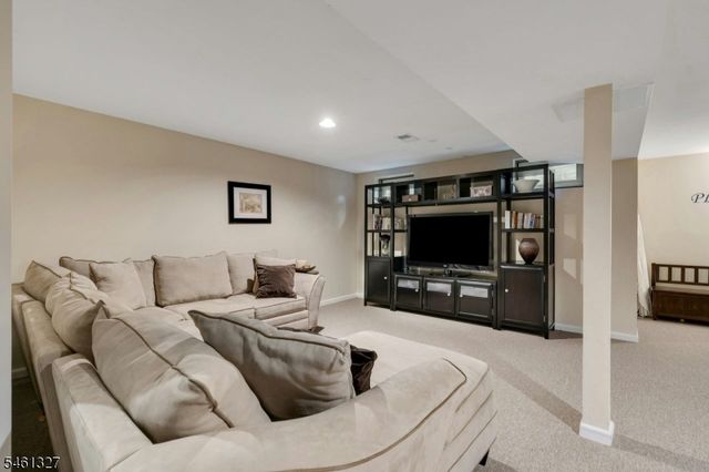 47 Mayflower Dr, Bernards Twp., NJ 07920